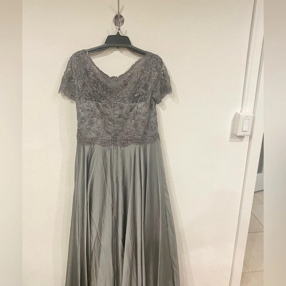 NWT La Femme Floral Embroidery Chiffon Column Gown Size 14 - Picture 5 of 5